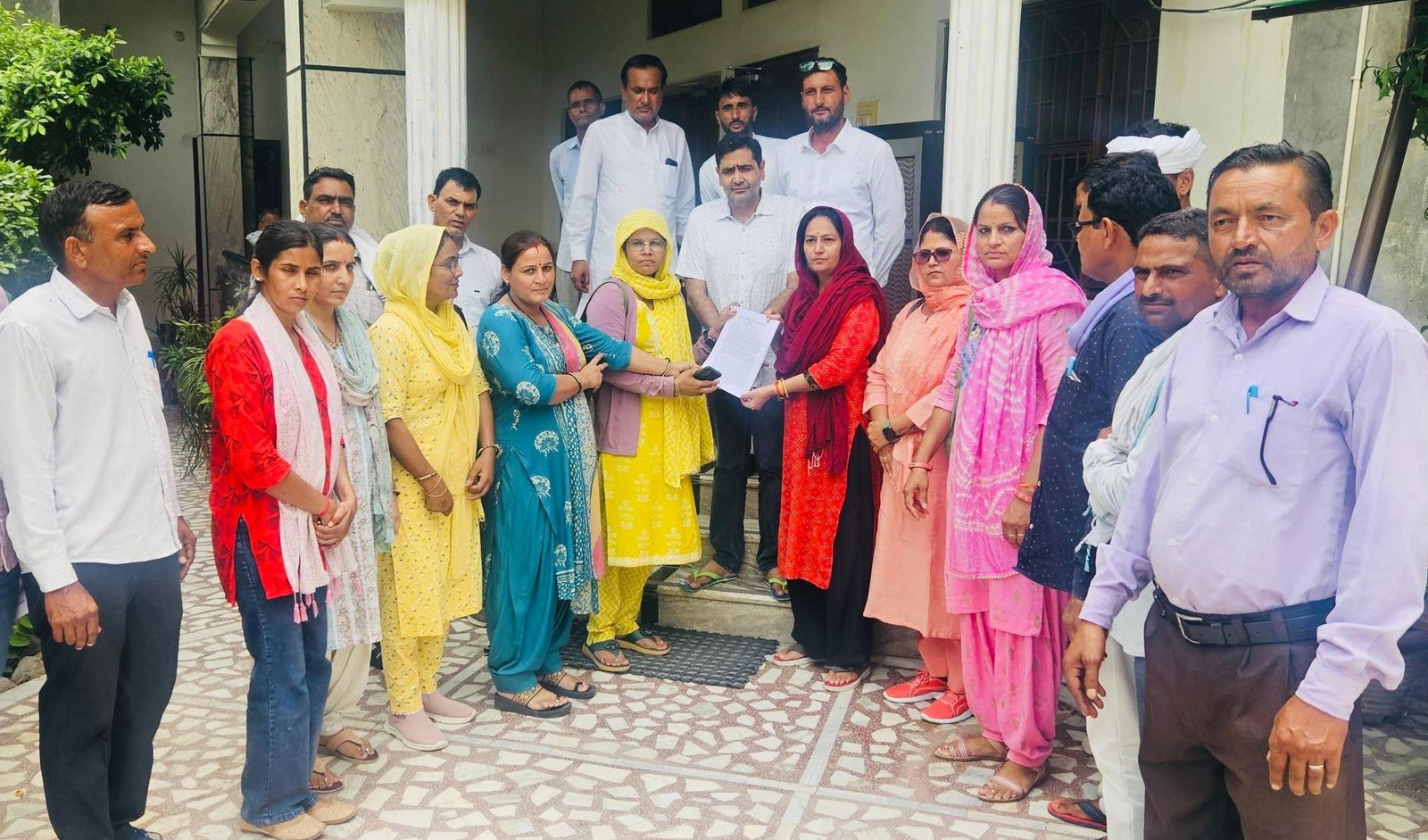 राजगढ़ ब्लॉक के मंत्रालयिक कर्मचारियों की मांगों को लेकर मुख्यमंत्री को ज्ञापन प्रेषित